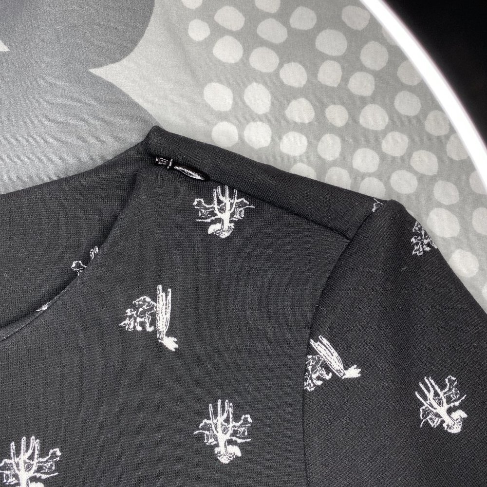 & Other Stories Black White Shift Mini Long Sleeve Dress Cactus Print 4 - Picture 4 of 15